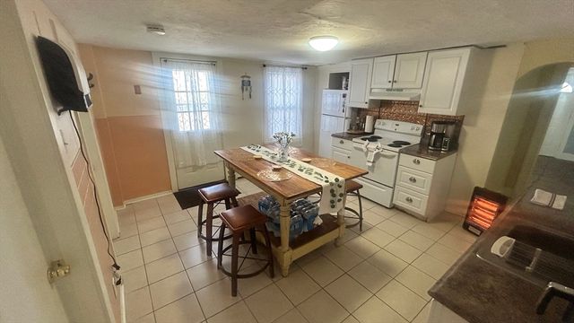 59 Lancaster St, Leominster, MA 01453