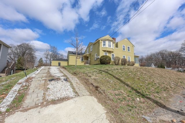 59 Lancaster St, Leominster, MA 01453