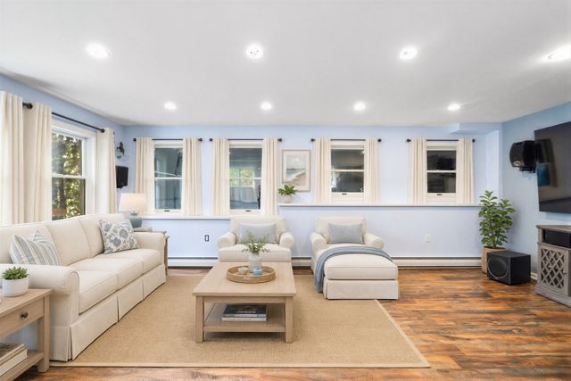 25 Magnolia Ave, Manchester, MA 01944