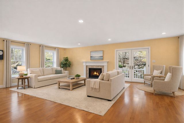 25 Magnolia Ave, Manchester, MA 01944