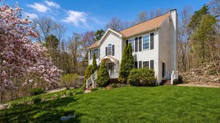 25 Magnolia Ave, Manchester, MA 01944