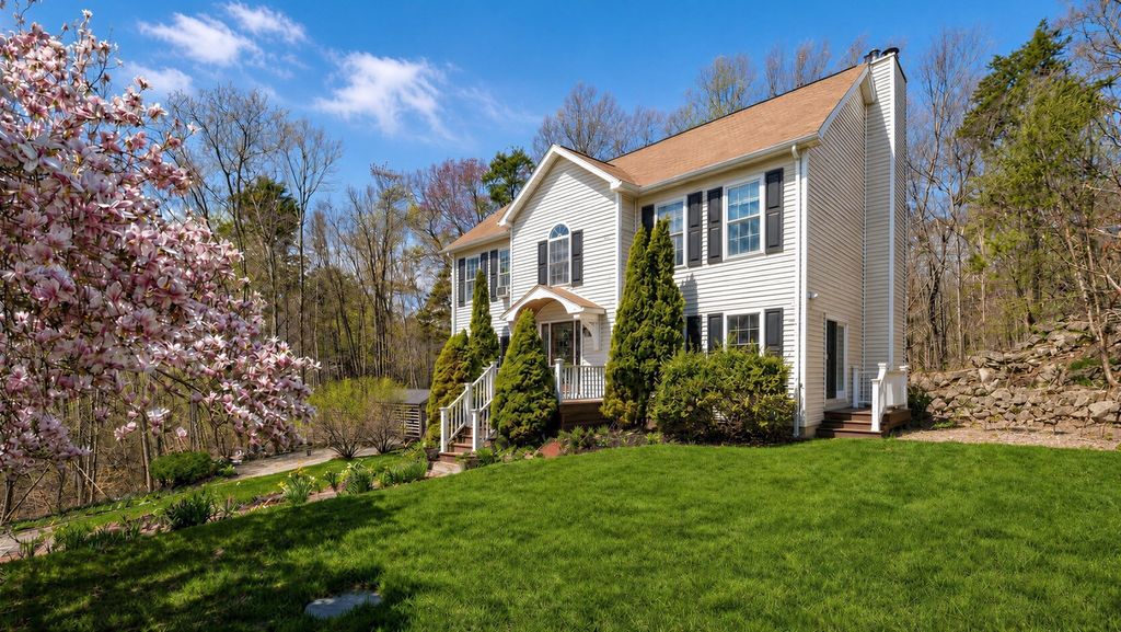 25 Magnolia Ave, Manchester, MA 01944