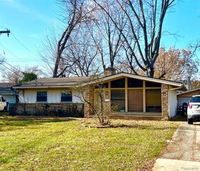 29201 Southgate Drive, Southfield, MI 48076