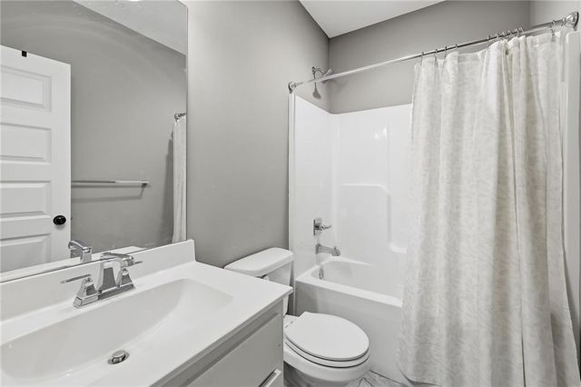 1901 Verbena Avenue, Greenwood, MO 64034