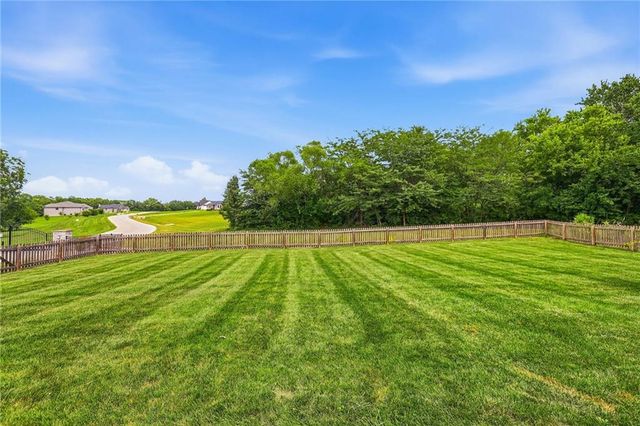 1901 Verbena Avenue, Greenwood, MO 64034