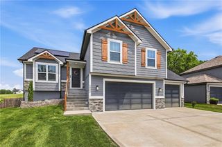 1901 Verbena Avenue, Greenwood, MO 64034