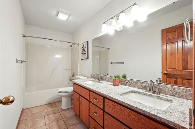 10832 Lone Eagle Way, Fort Wayne, IN 46845