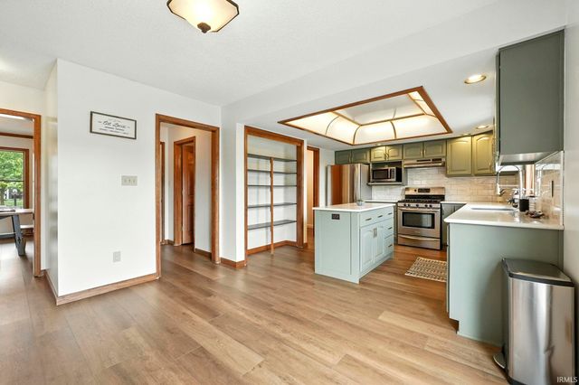 10832 Lone Eagle Way, Fort Wayne, IN 46845