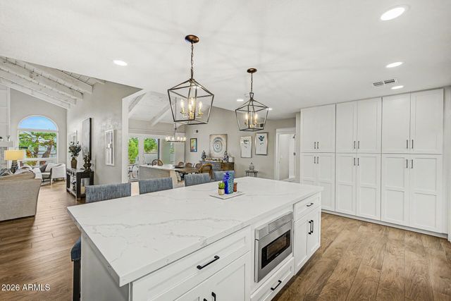 3169 E BERRIDGE Lane, Phoenix, AZ 85016
