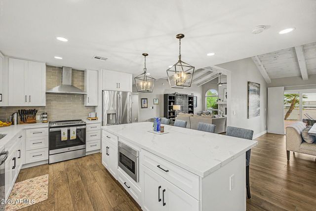 3169 E BERRIDGE Lane, Phoenix, AZ 85016