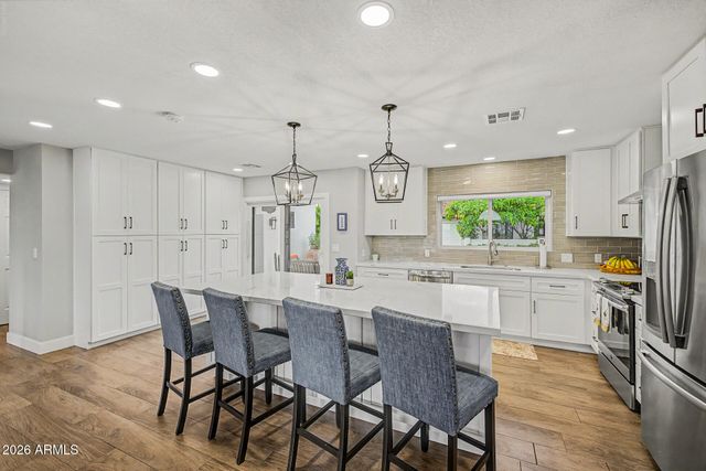 3169 E BERRIDGE Lane, Phoenix, AZ 85016