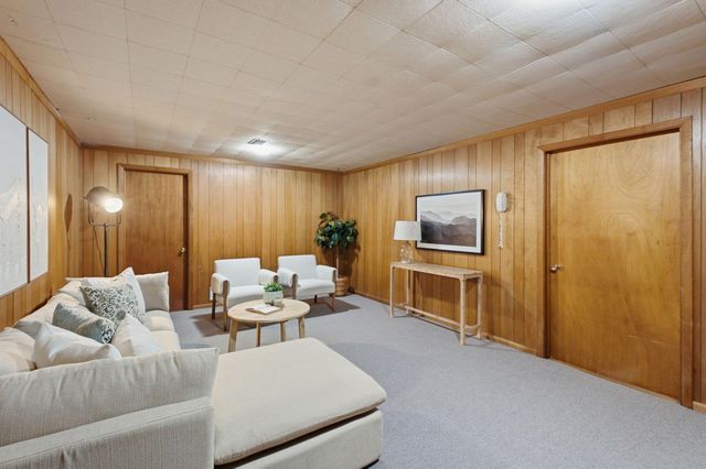 4350 Crown Point Drive, Columbus, OH 43220