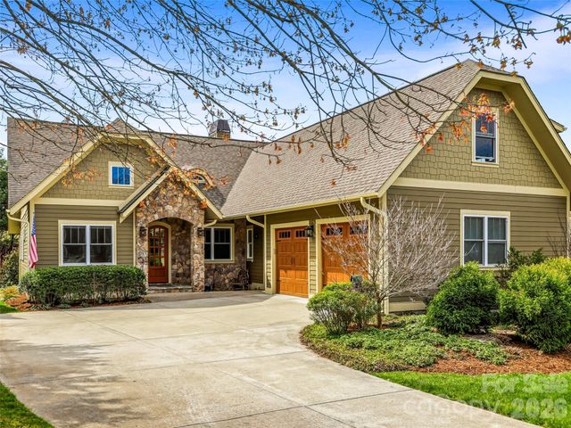 242 Whistlewood Lane, Hendersonville, NC 28739