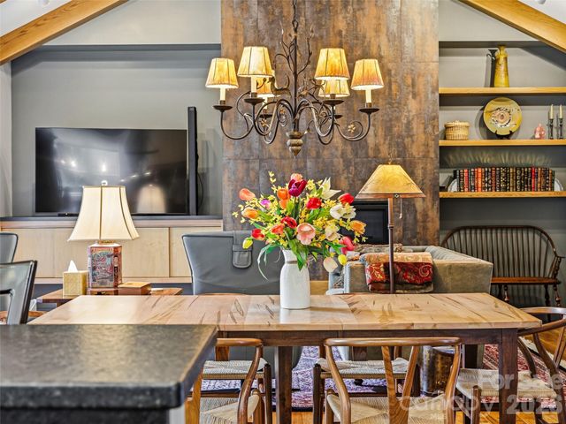 242 Whistlewood Lane, Hendersonville, NC 28739