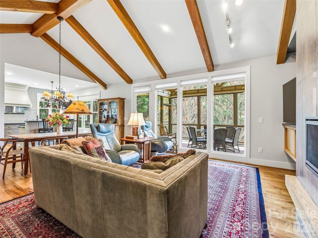 242 Whistlewood Lane, Hendersonville, NC 28739