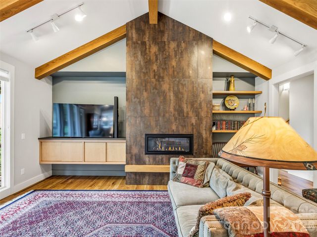 242 Whistlewood Lane, Hendersonville, NC 28739