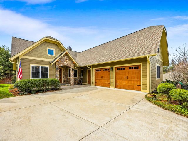 242 Whistlewood Lane, Hendersonville, NC 28739