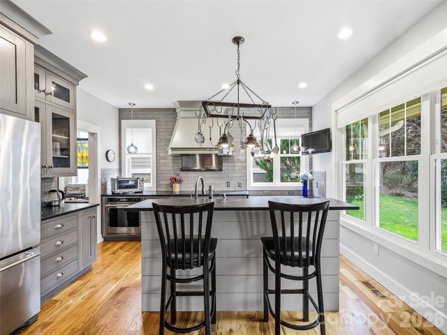 242 Whistlewood Lane, Hendersonville, NC 28739