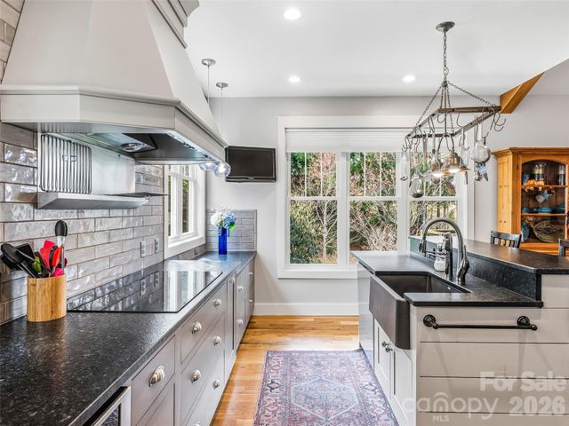 242 Whistlewood Lane, Hendersonville, NC 28739