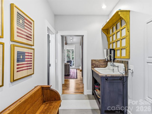 242 Whistlewood Lane, Hendersonville, NC 28739