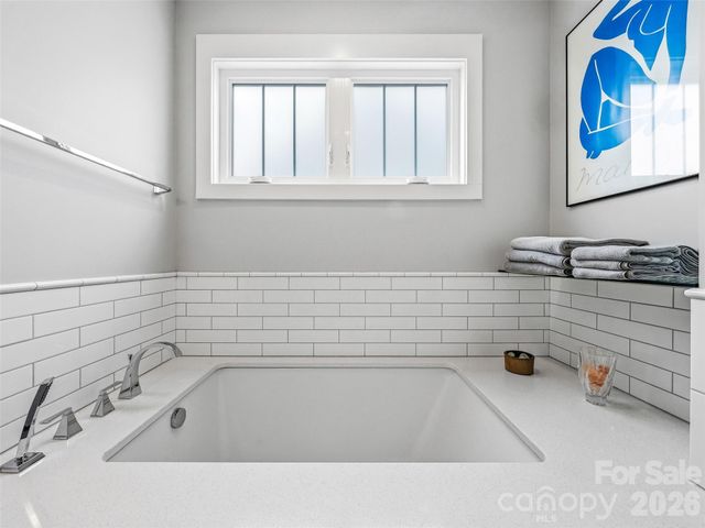 242 Whistlewood Lane, Hendersonville, NC 28739