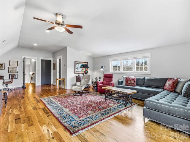 242 Whistlewood Lane, Hendersonville, NC 28739