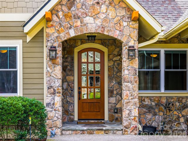 242 Whistlewood Lane, Hendersonville, NC 28739