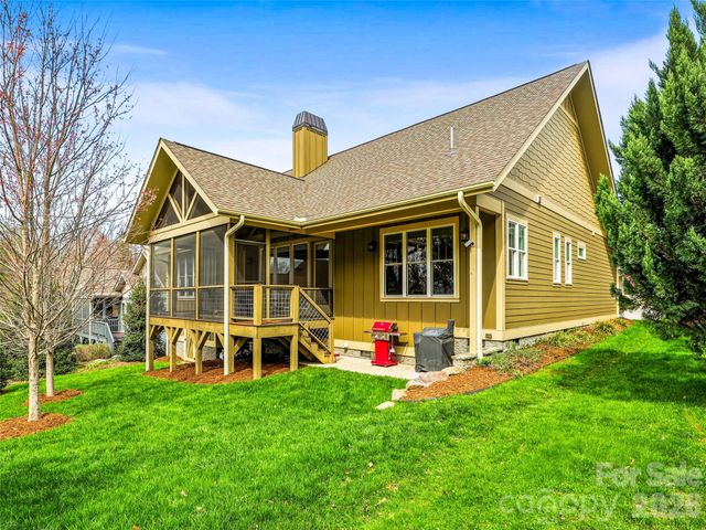 242 Whistlewood Lane, Hendersonville, NC 28739