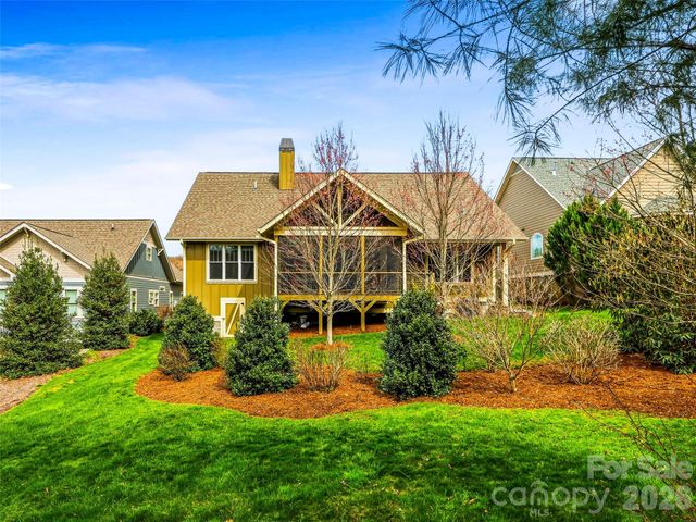 242 Whistlewood Lane, Hendersonville, NC 28739