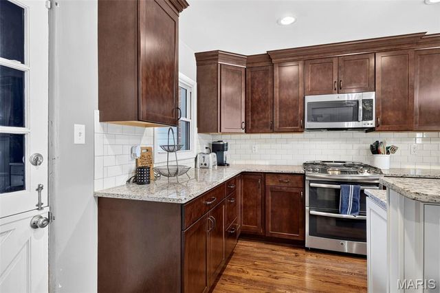 18 Chaminade Drive, St Louis, MO 63141