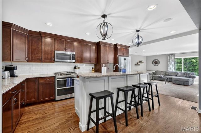 18 Chaminade Drive, St Louis, MO 63141