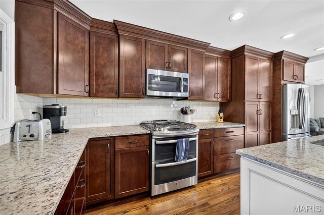 18 Chaminade Drive, St Louis, MO 63141