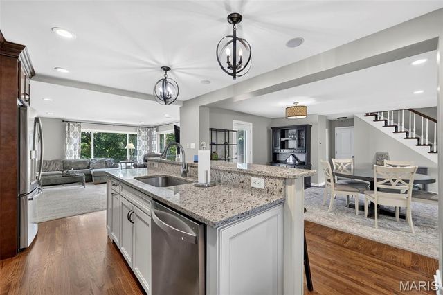18 Chaminade Drive, St Louis, MO 63141