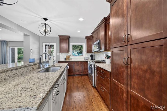 18 Chaminade Drive, St Louis, MO 63141