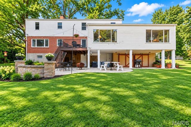 18 Chaminade Drive, St Louis, MO 63141