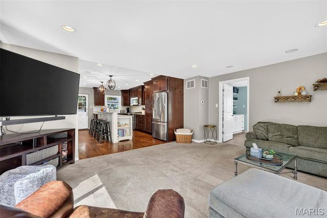 18 Chaminade Drive, St Louis, MO 63141