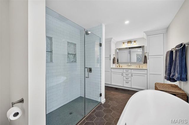 18 Chaminade Drive, St Louis, MO 63141