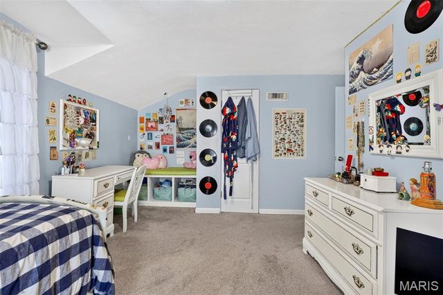 18 Chaminade Drive, St Louis, MO 63141