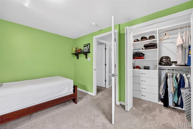 18 Chaminade Drive, St Louis, MO 63141