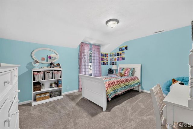 18 Chaminade Drive, St Louis, MO 63141