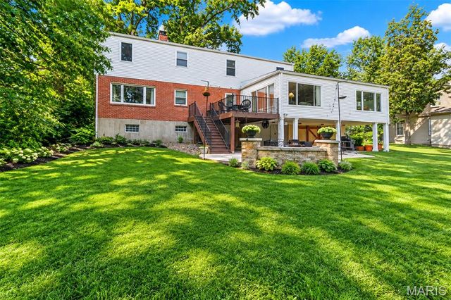 18 Chaminade Drive, St Louis, MO 63141