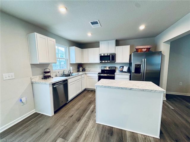 15 Clara CT, Suffolk, VA 23434