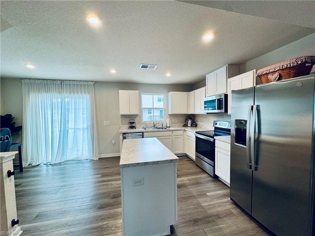 15 Clara CT, Suffolk, VA 23434