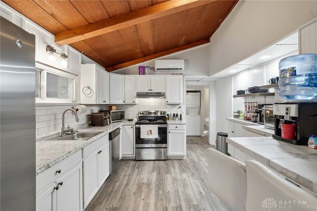 122 Lake Shore Drive, Medway, OH 45341