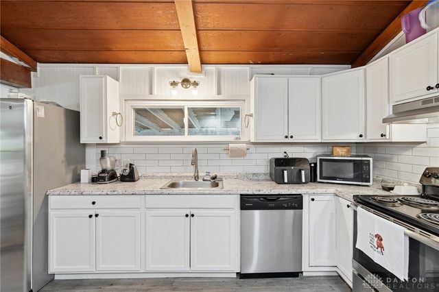 122 Lake Shore Drive, Medway, OH 45341