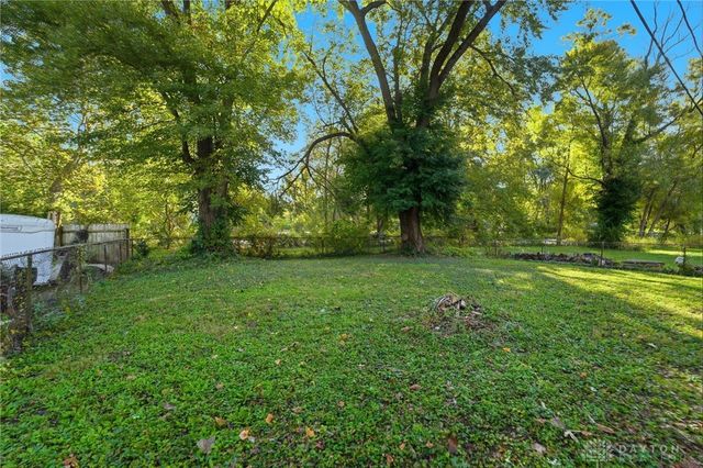 122 Lake Shore Drive, Medway, OH 45341