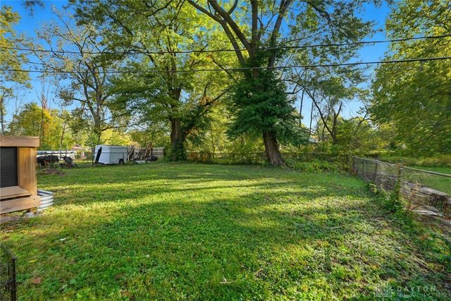 122 Lake Shore Drive, Medway, OH 45341