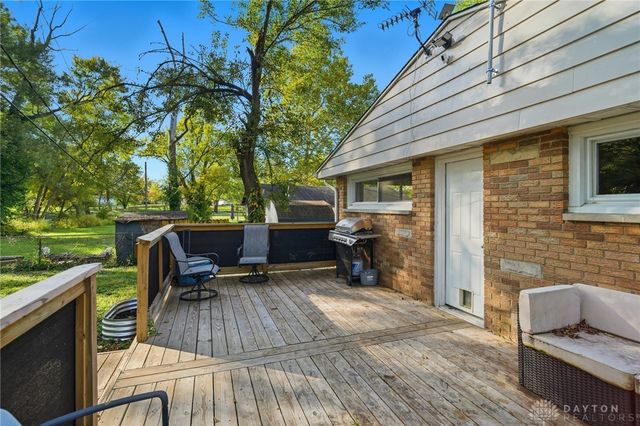 122 Lake Shore Drive, Medway, OH 45341