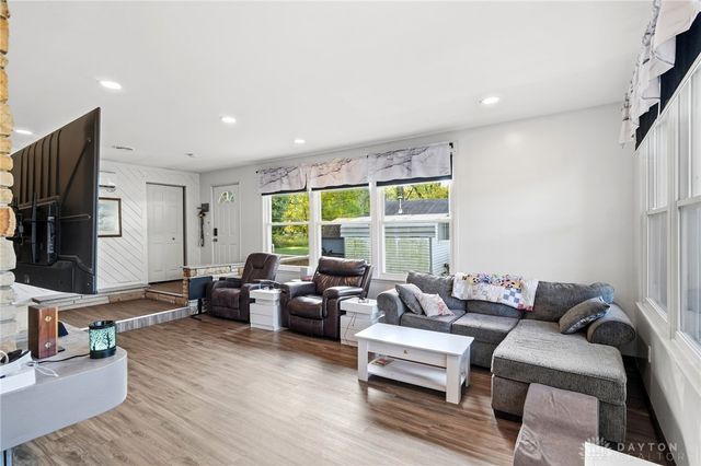 122 Lake Shore Drive, Medway, OH 45341