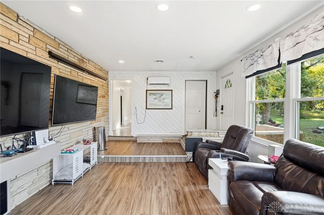 122 Lake Shore Drive, Medway, OH 45341